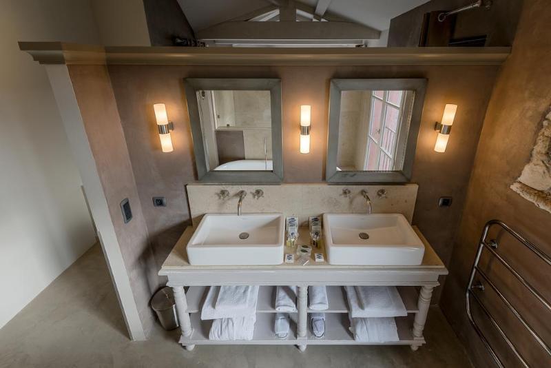 Hotel La Bastide Du Clos Des Roses - Teritoria